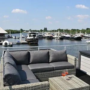 https://cosy-floating-boatlodge-paris.maastrichthotels.net
